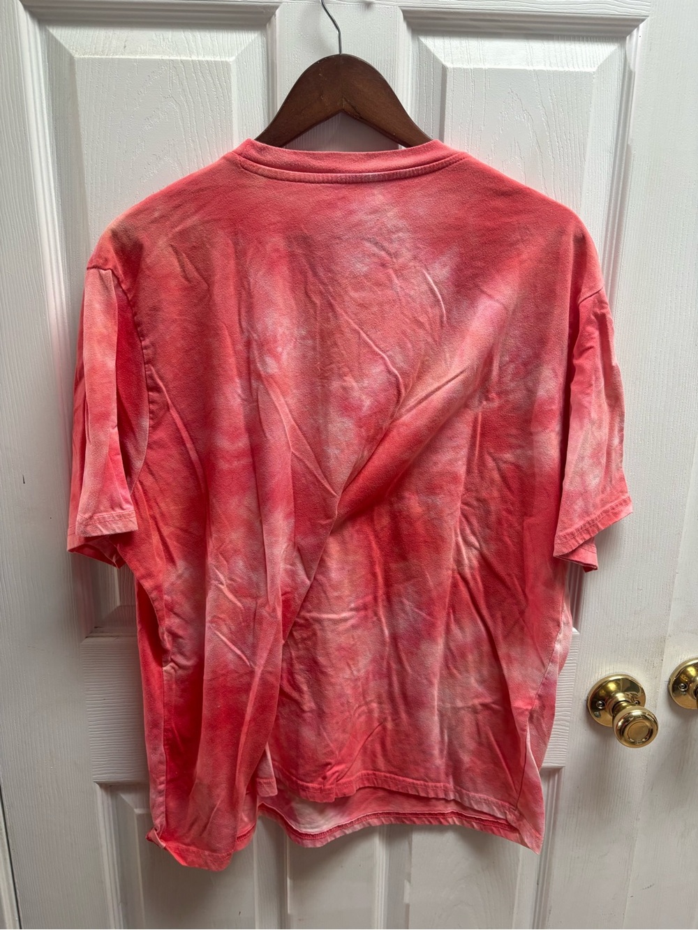 belk Coral Tie-Dye Short Sleeve Tee with Teal Palm Trees and Yellow Accents - Picture 2 of 2